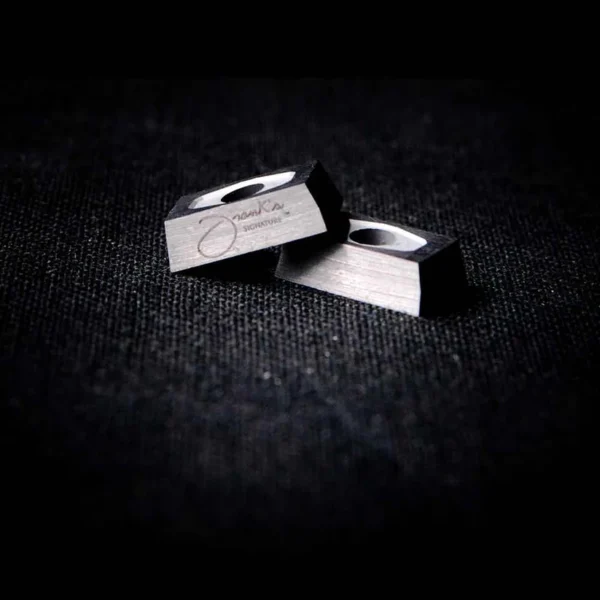 Outil d'ébavurage en carbure